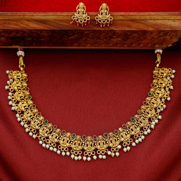 Prisha Devi Pearl Short Neckpiece With Earring