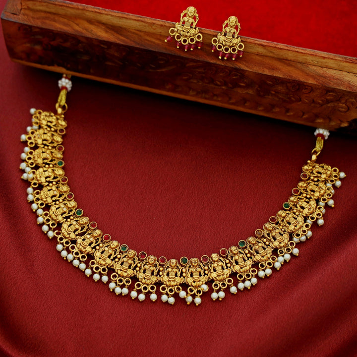 Prisha Devi Pearl Short Neckpiece With Earring