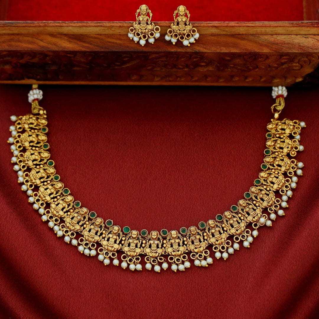Prisha Devi Pearl Short Neckpiece With Earring