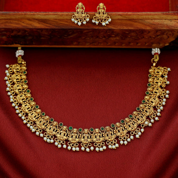 Prisha Devi Pearl Short Neckpiece With Earring
