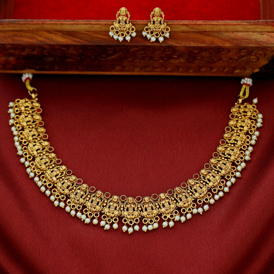 Prisha Devi Pearl Short Neckpiece With Earring