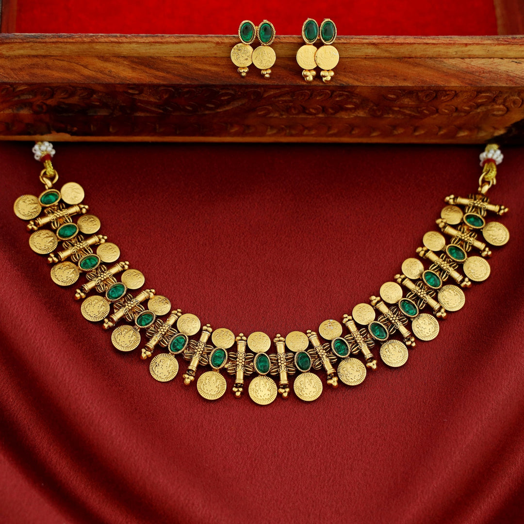 Pranita Dual Kashi Oval Stick Short Neckpiece/Choker With Earring