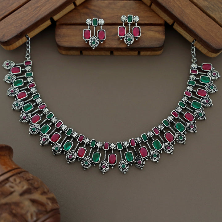 Athvika Neckpiece With Earring