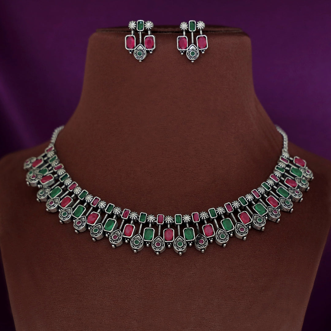 Athvika Neckpiece With Earring
