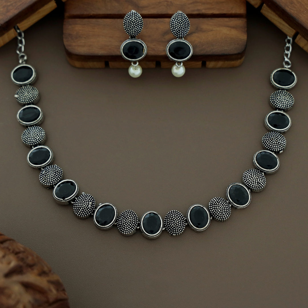 Jolene Oval Antique Short Neckpiece With Earring