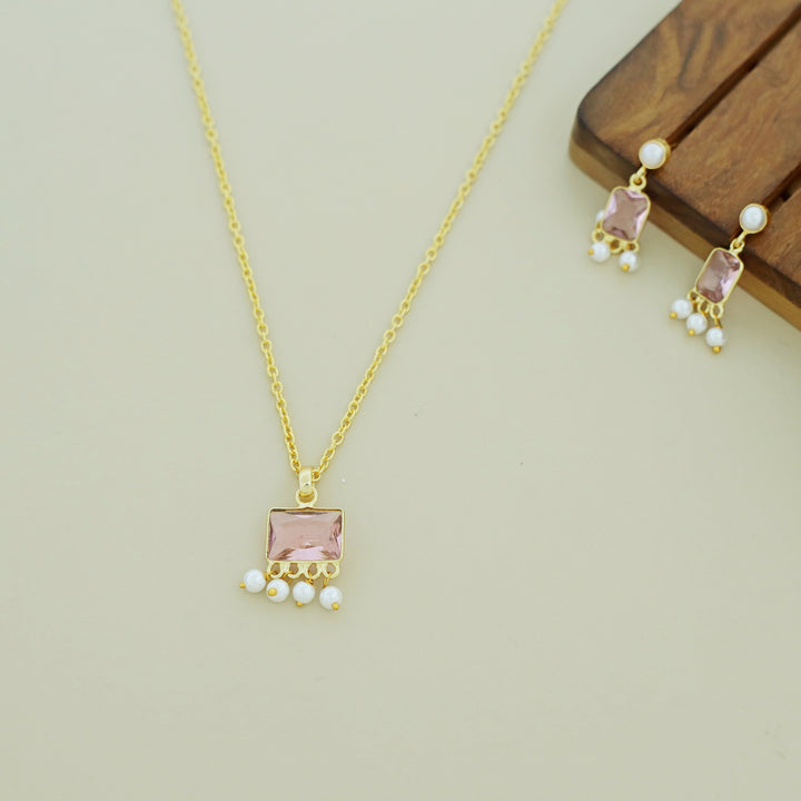 Brenna Rectangle Glossy Pearl Neckpiece With Earring