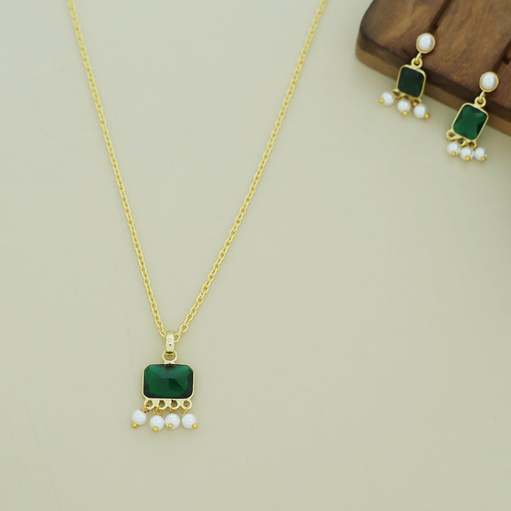 Brenna Rectangle Glossy Pearl Neckpiece With Earring