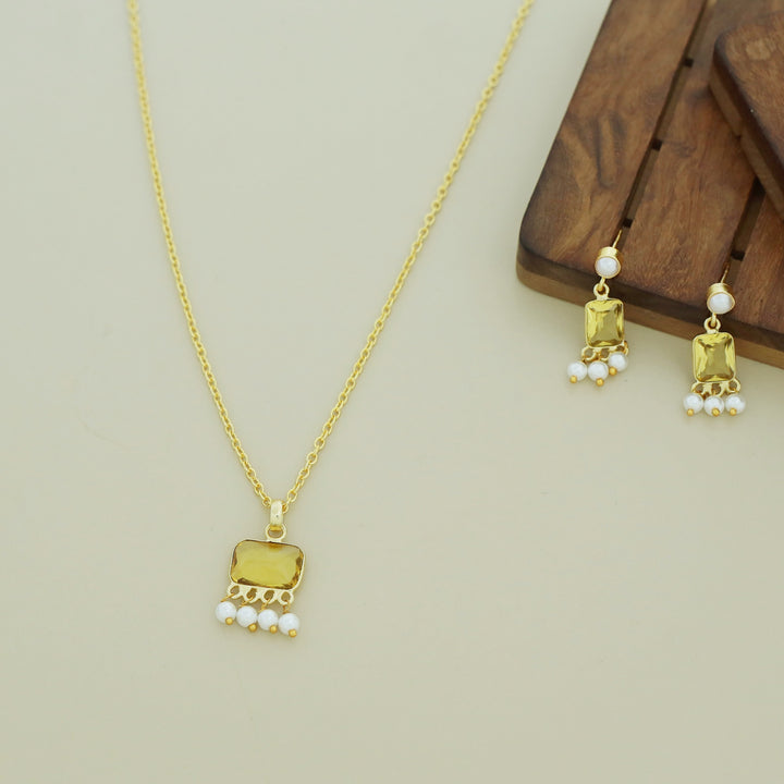 Brenna Rectangle Glossy Pearl Neckpiece With Earring