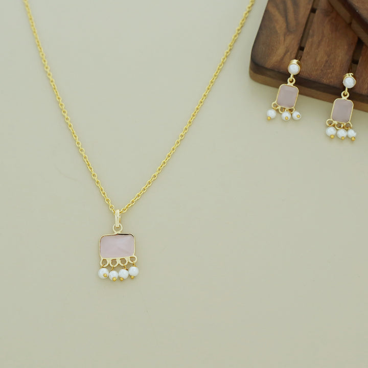 Brenna Rectangle Glossy Pearl Neckpiece With Earring