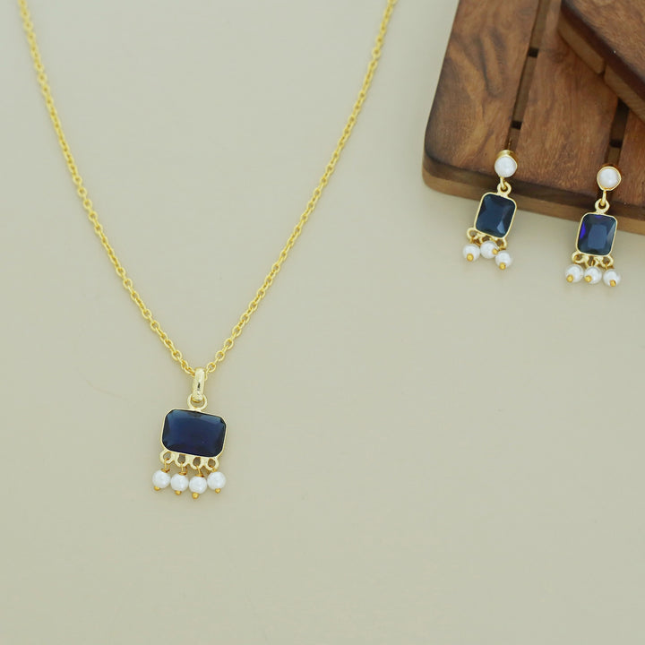 Brenna Rectangle Glossy Pearl Neckpiece With Earring