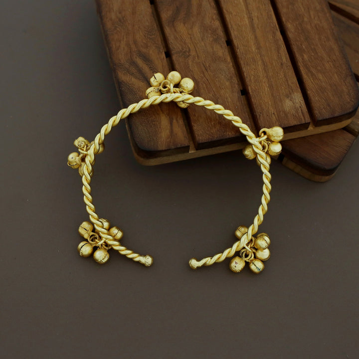 Sia Twisted Golden Ghunguroo Bangle