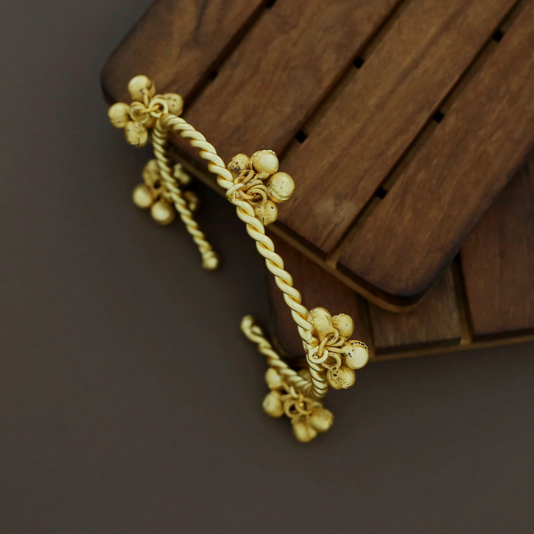 Sia Twisted Golden Ghunguroo Bangle