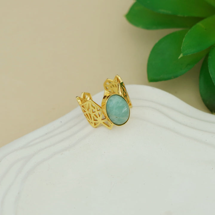 Aileen Golden Geometrical Oval Glossy + Natural Stone Ring