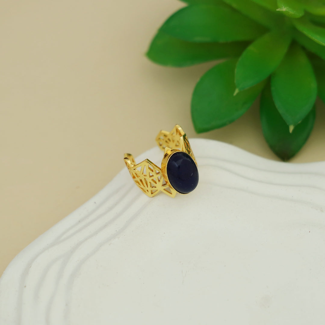 Aileen Golden Geometrical Oval Glossy + Natural Stone Ring