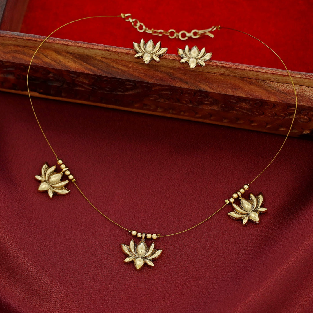 Srinika Tri Lotus String Neckpiece With Earring