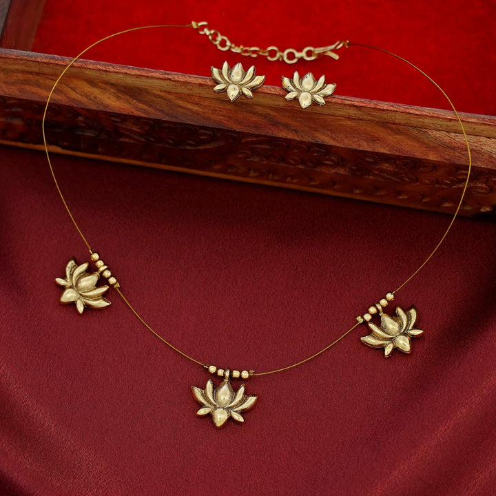 Srinika Tri Lotus String Neckpiece With Earring
