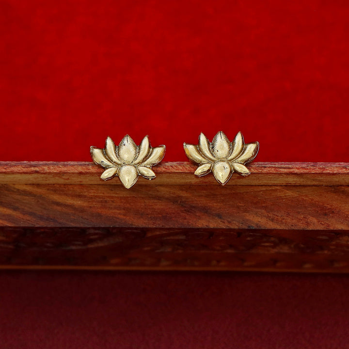 Srinika Tri Lotus String Neckpiece With Earring