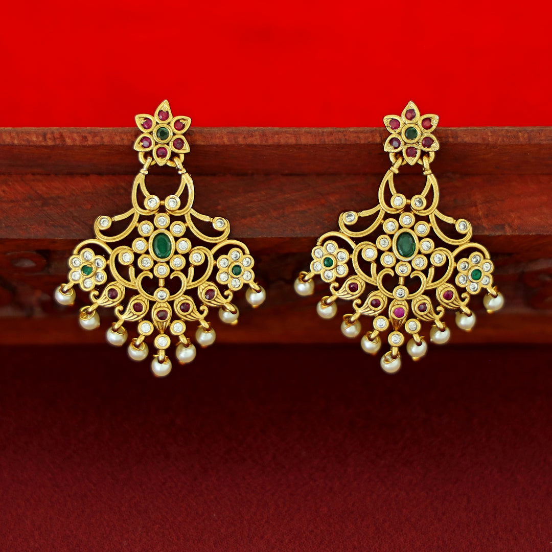 Kabini Pearl Flower Short Neckpiece With Earring