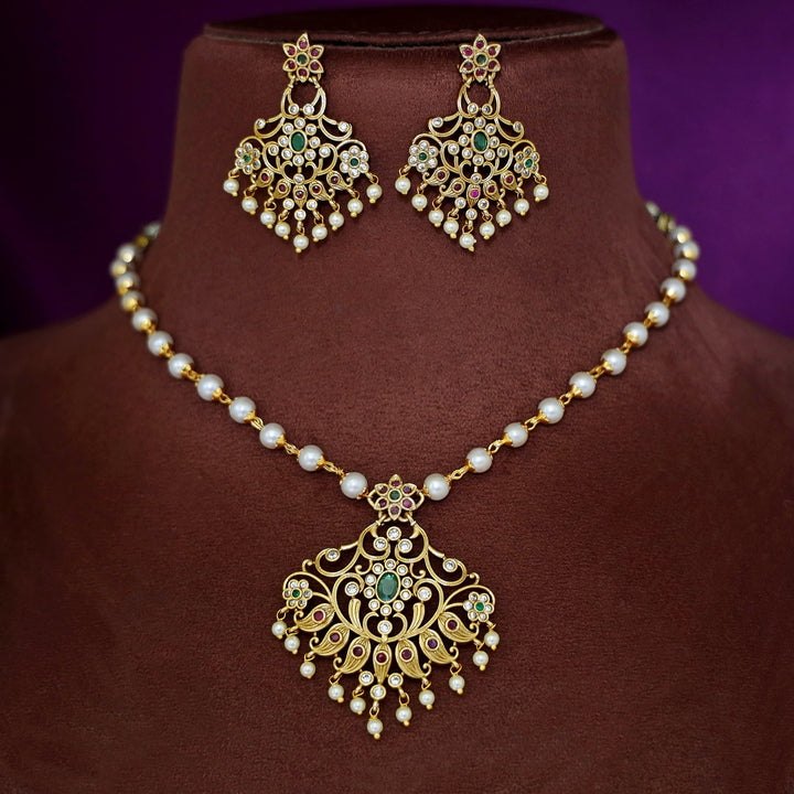 Kabini Pearl Flower Short Neckpiece With Earring