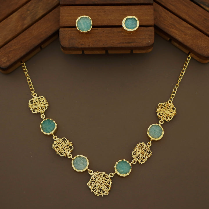 Monica Wired Circle + Square Raw Stone Short Neckpiece With Stud