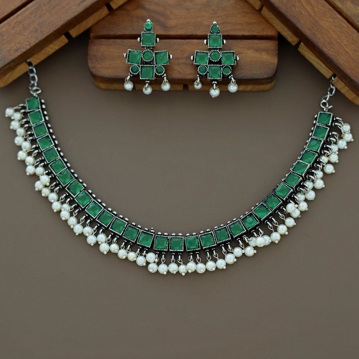 Aarcha Square Pearl Short Neckpiece With Earring