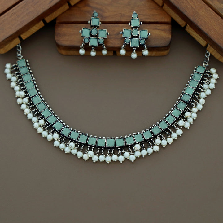 Aarcha Square Pearl Short Neckpiece With Earring