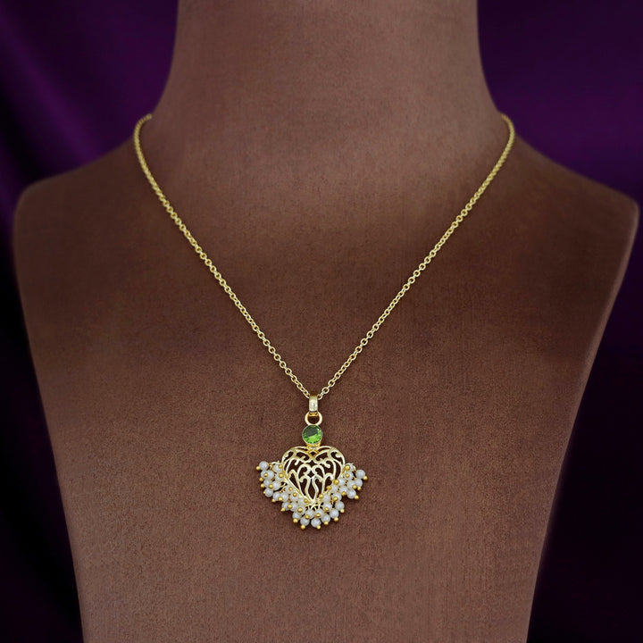 Rosalind Cluster Pearl Heart Glossy Neckpiece