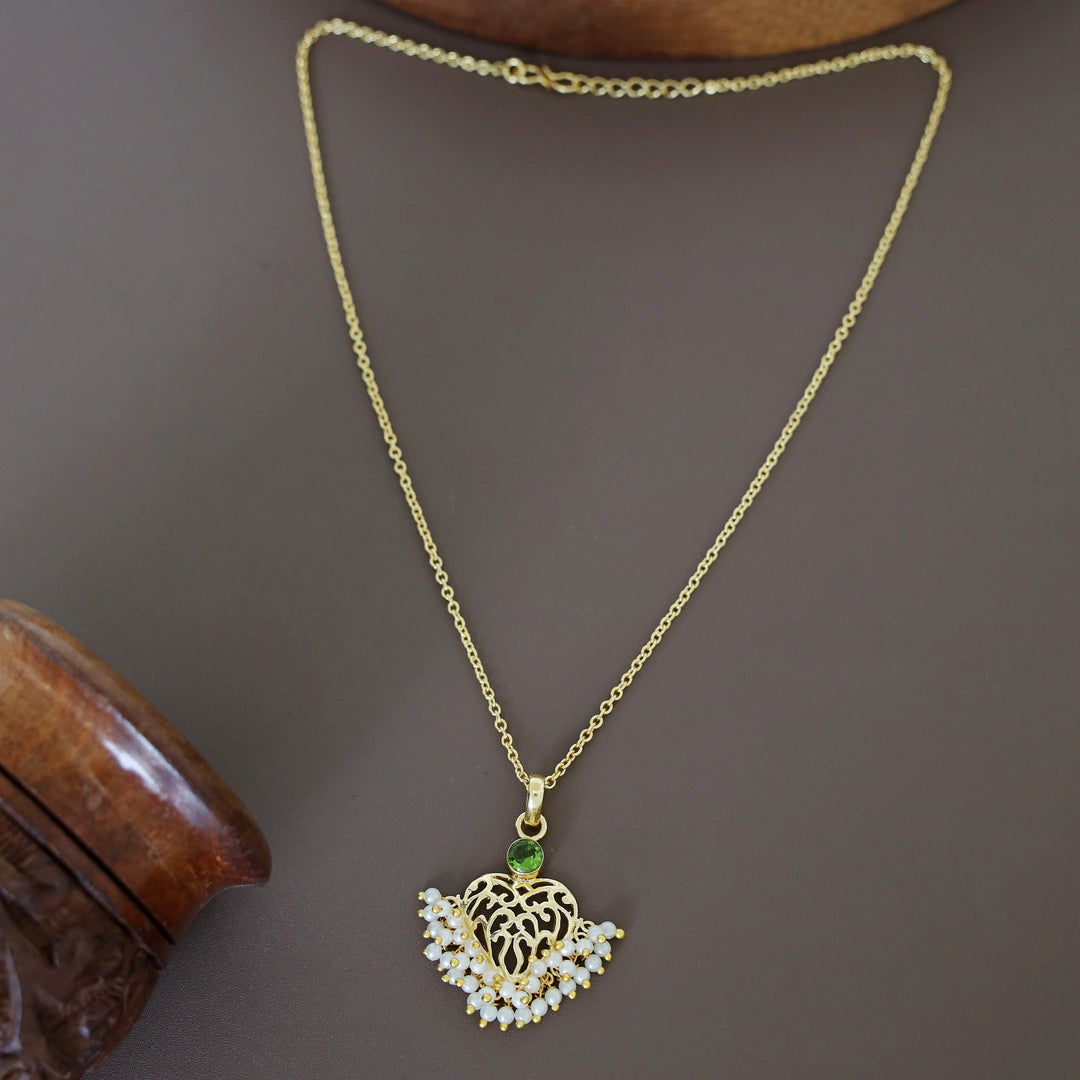 Rosalind Cluster Pearl Heart Glossy Neckpiece