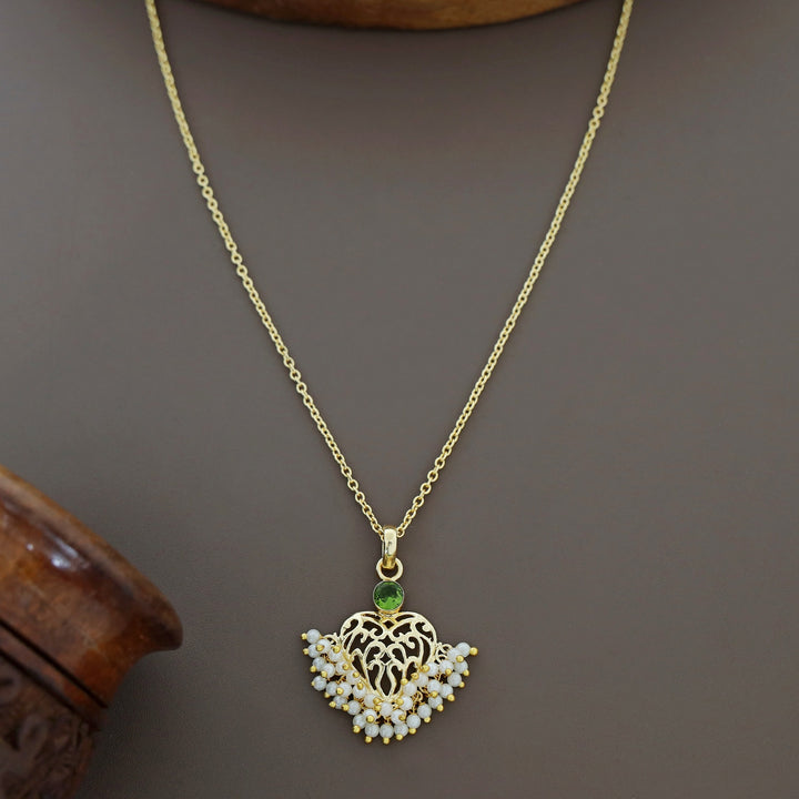 Rosalind Cluster Pearl Heart Glossy Neckpiece