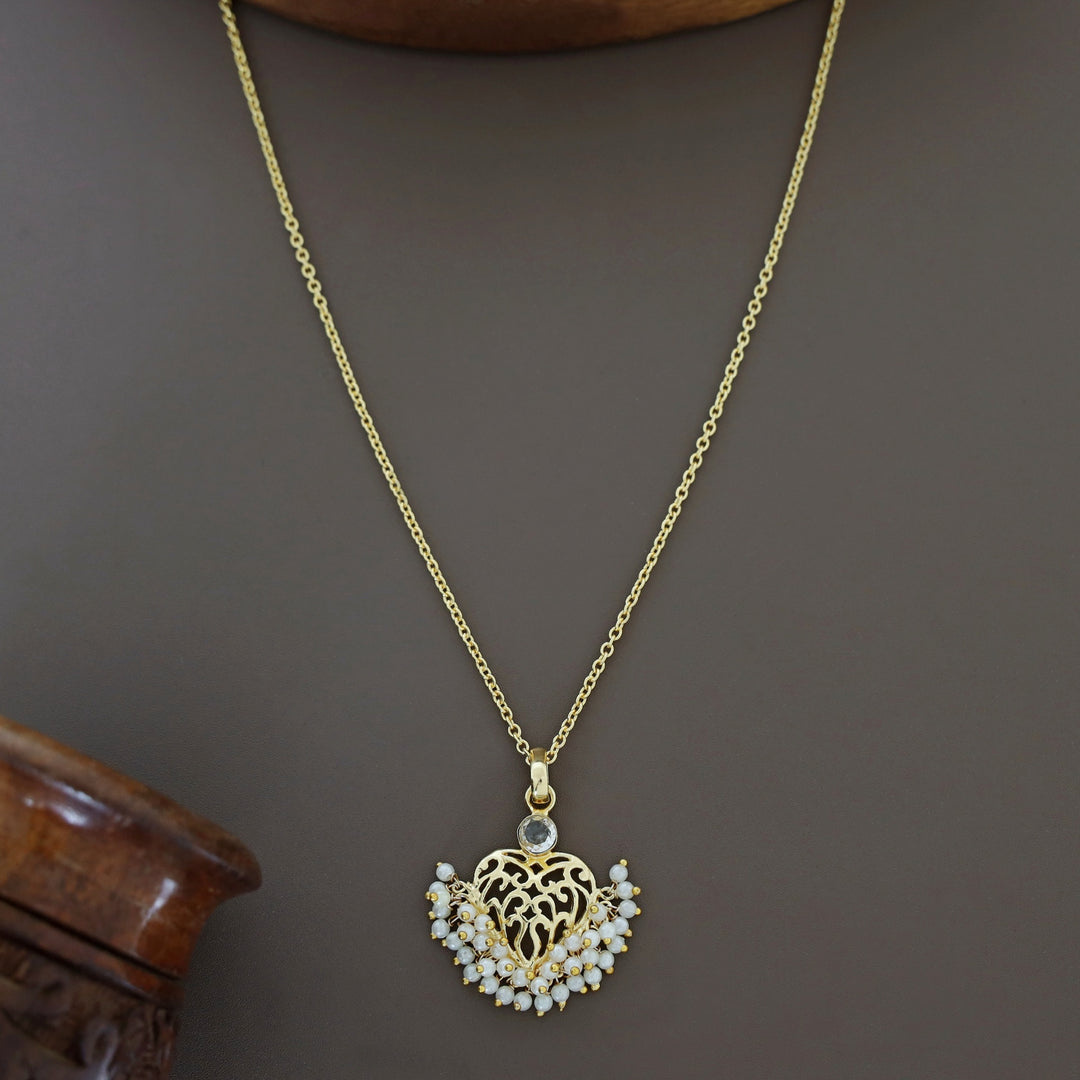 Rosalind Cluster Pearl Heart Glossy Neckpiece