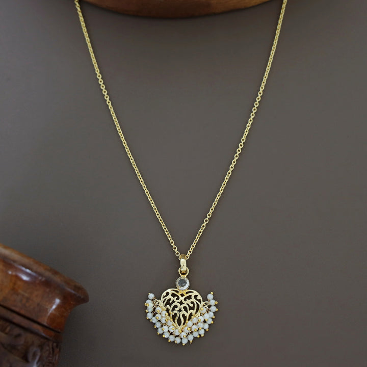 Rosalind Cluster Pearl Heart Glossy Neckpiece