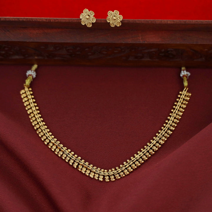Sharvangi Short Neckpiece With Stud