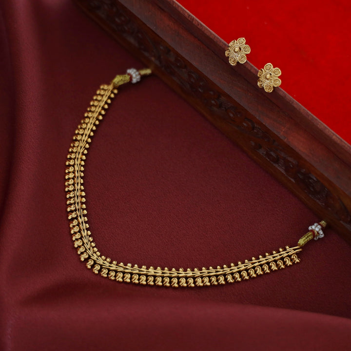 Sharvangi Short Neckpiece With Stud