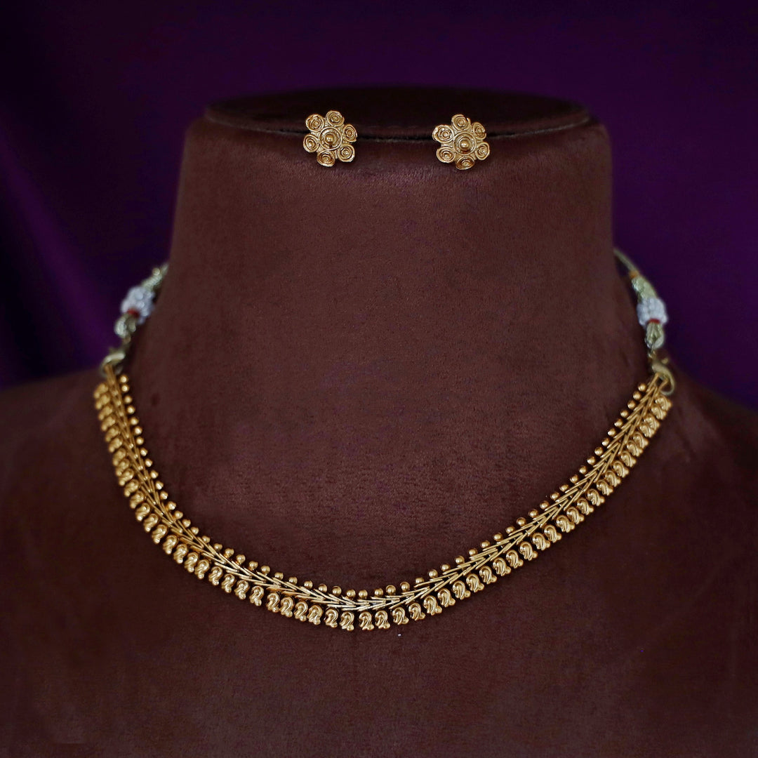Sharvangi Short Neckpiece With Stud