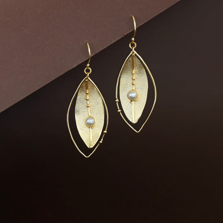Eilin Golden Textured Leaf Glossy Stone Drop