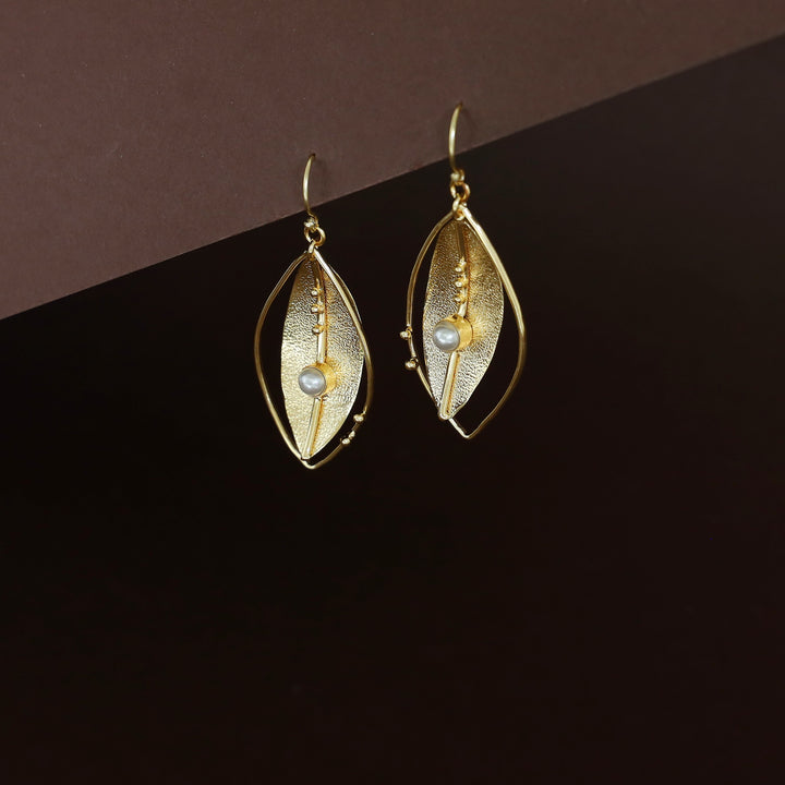 Eilin Golden Textured Leaf Glossy Stone Drop
