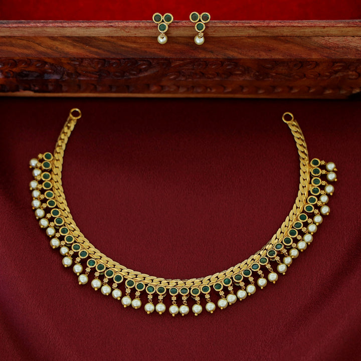 Abhiprithi Pearl Short Neckpiece With Earring