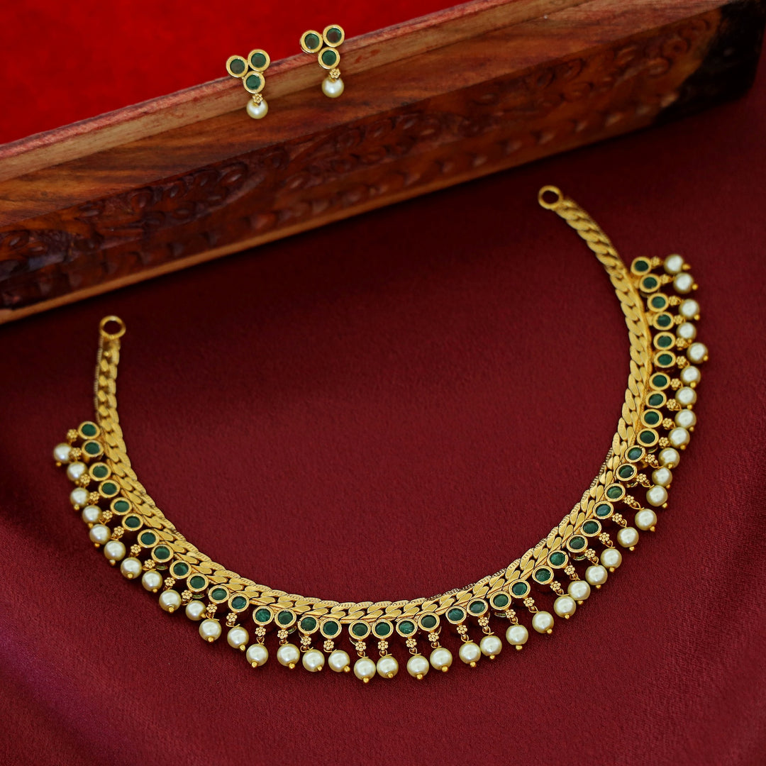 Abhiprithi Pearl Short Neckpiece With Earring