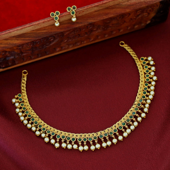 Abhiprithi Pearl Short Neckpiece With Earring