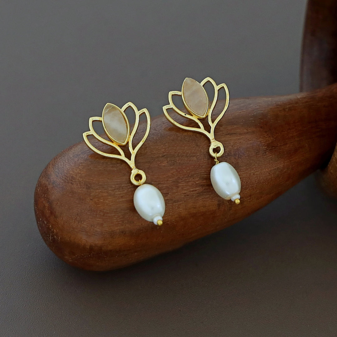 Golden Lotus Glossy + Raw Stone Pearl Earring