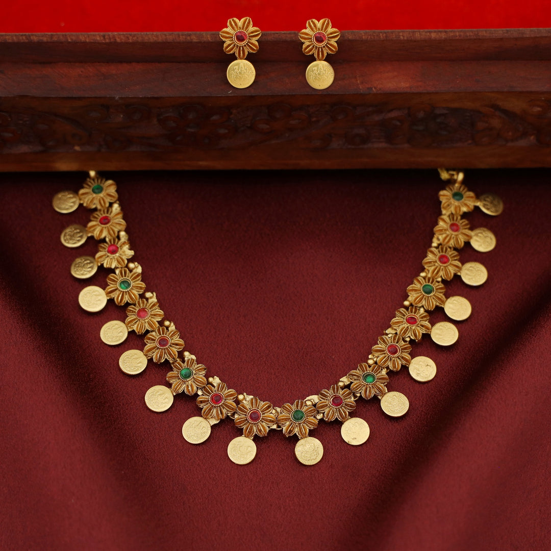 Dhrithika Flower Laya Kashi Short Neckpiece with Earring