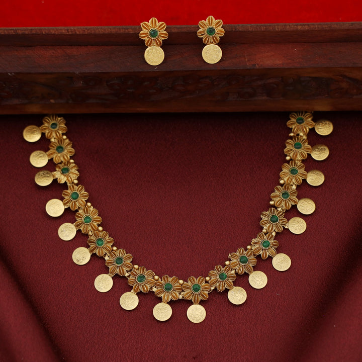 Dhrithika Flower Laya Kashi Short Neckpiece with Earring