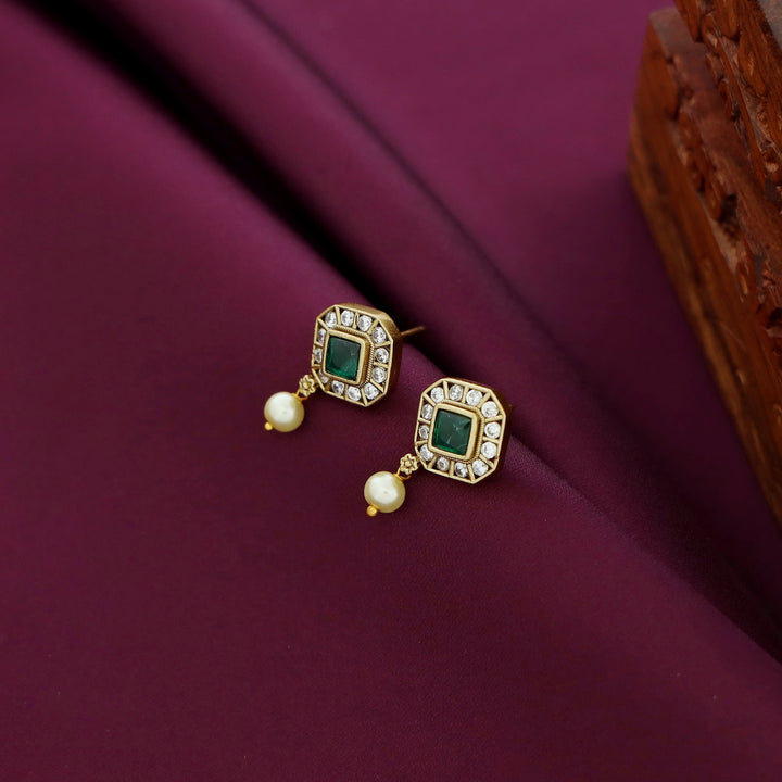 Ditya Mini Diamond Kemp Stone Pearl Earring