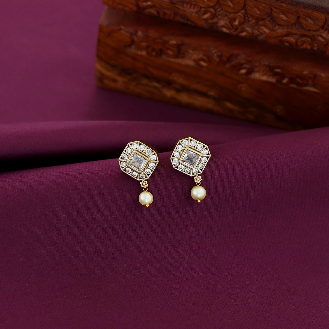Ditya Mini Diamond Kemp Stone Pearl Earring