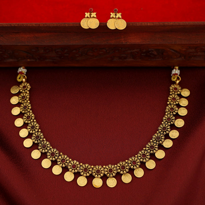 Ishwari Floral Kashi Short Neckpiece With Earring