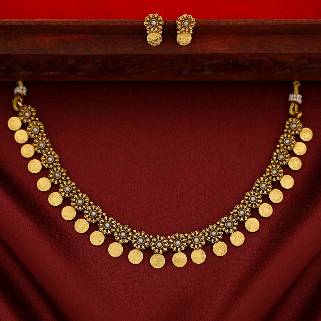 Ishwari Floral Kashi Short Neckpiece With Earring