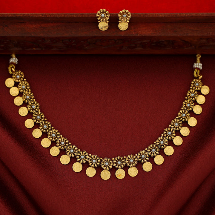 Ishwari Floral Kashi Short Neckpiece With Earring