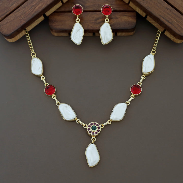Heralna Baroque Glossy Neckpiece With Earring