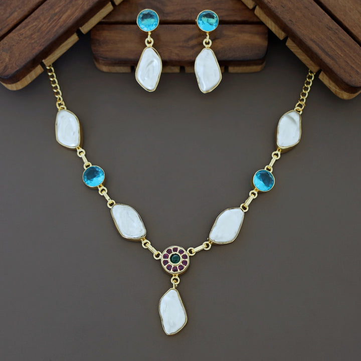 Heralna Baroque Glossy Neckpiece With Earring