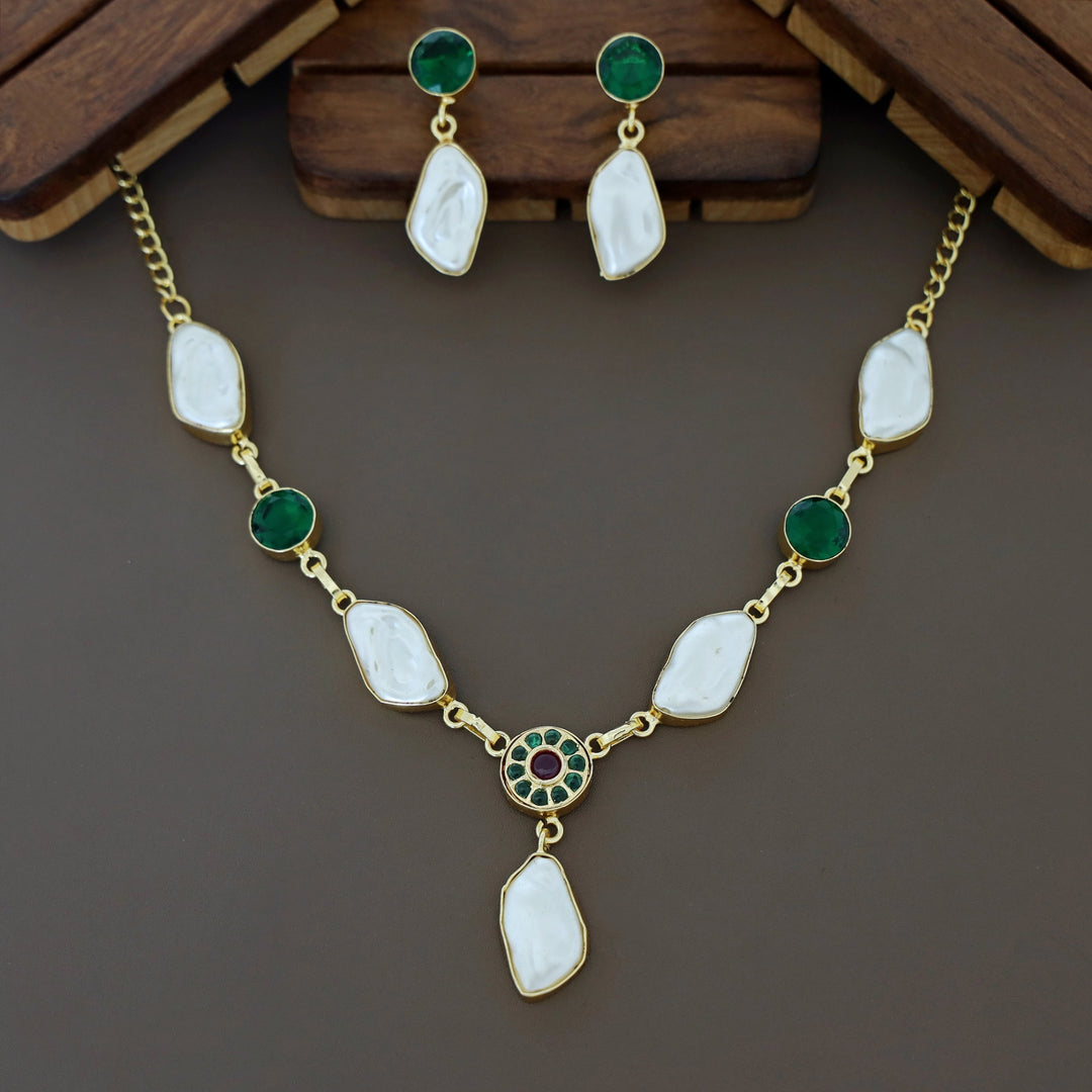 Heralna Baroque Glossy Neckpiece With Earring